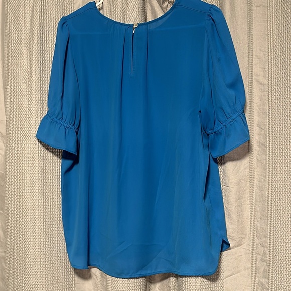 Loft Ladies Blue Dress Shirt, EUC, Size Medium - Picture 6 of 9